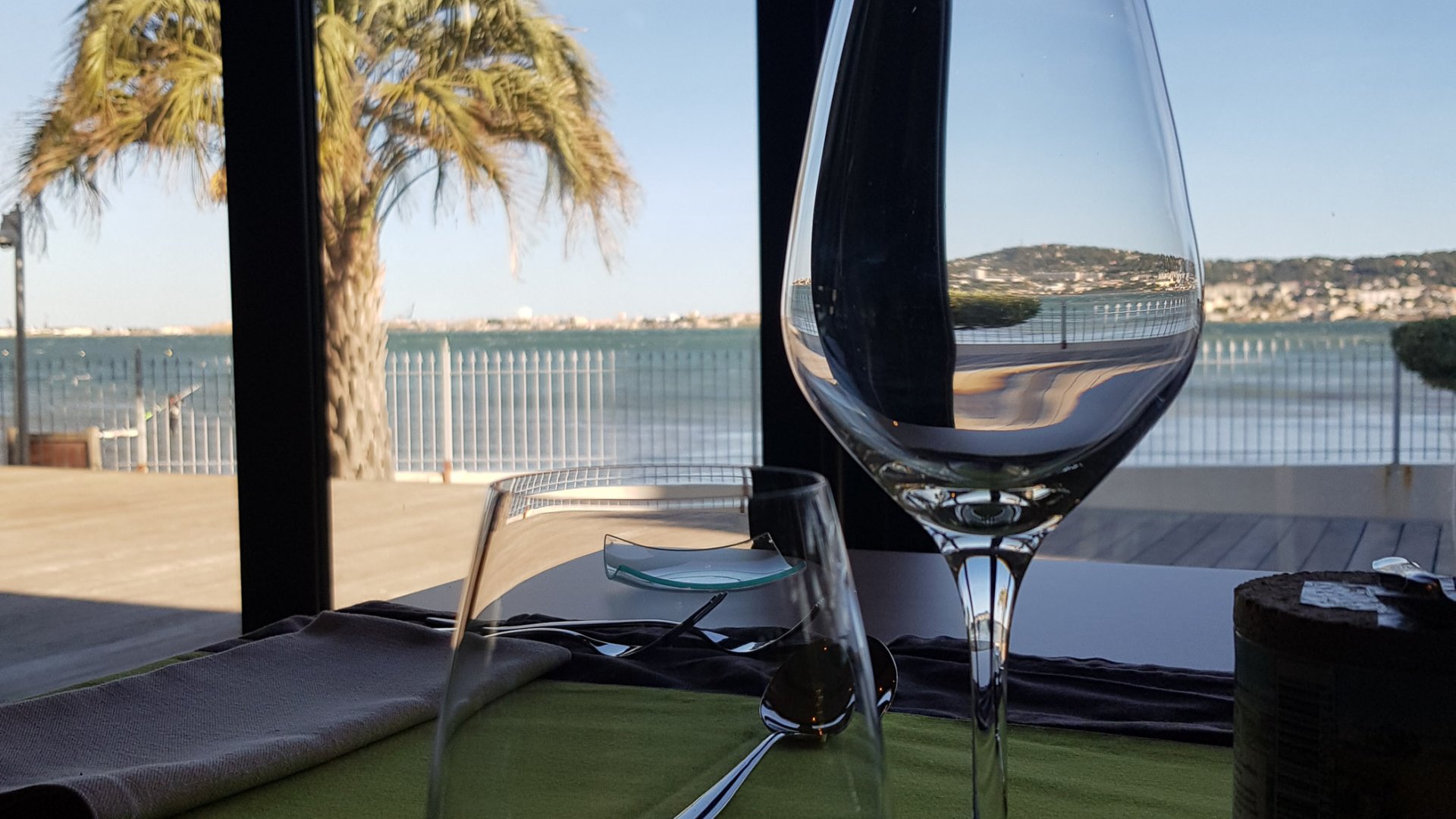 table vue sur mer